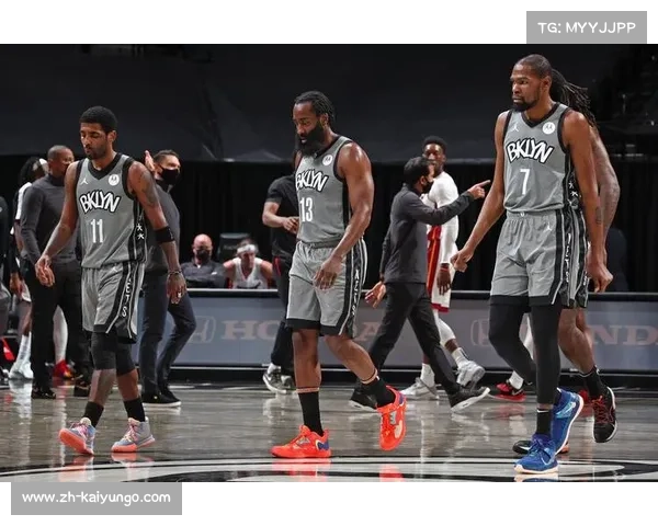 布鲁克林篮网三巨头联手冲击总冠军的全新征程与期待 布鲁克林篮网三巨头联手冲击总冠军的全新征程与期待