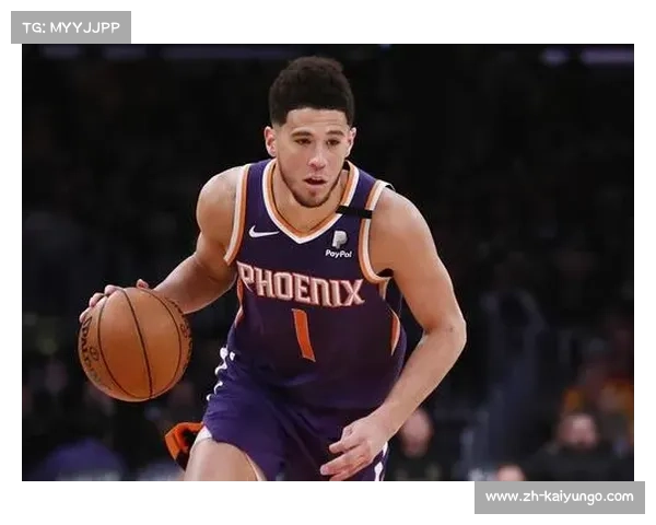 德文·布克引领太阳崛起 展现射手本色与无敌火热手感 德文·布克引领太阳崛起 展现射手本色与无敌火热手感